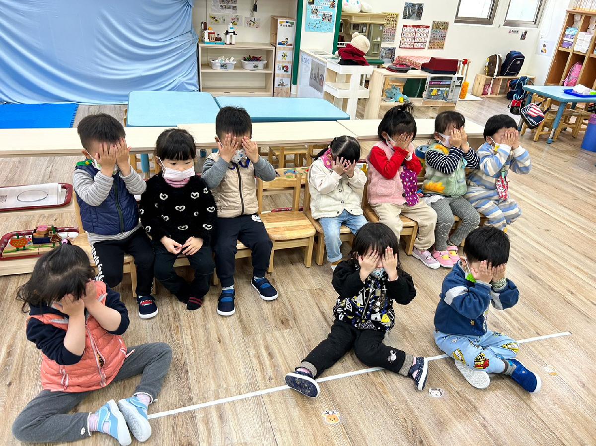 眼睛閉起來，聽聽看是誰的聲音