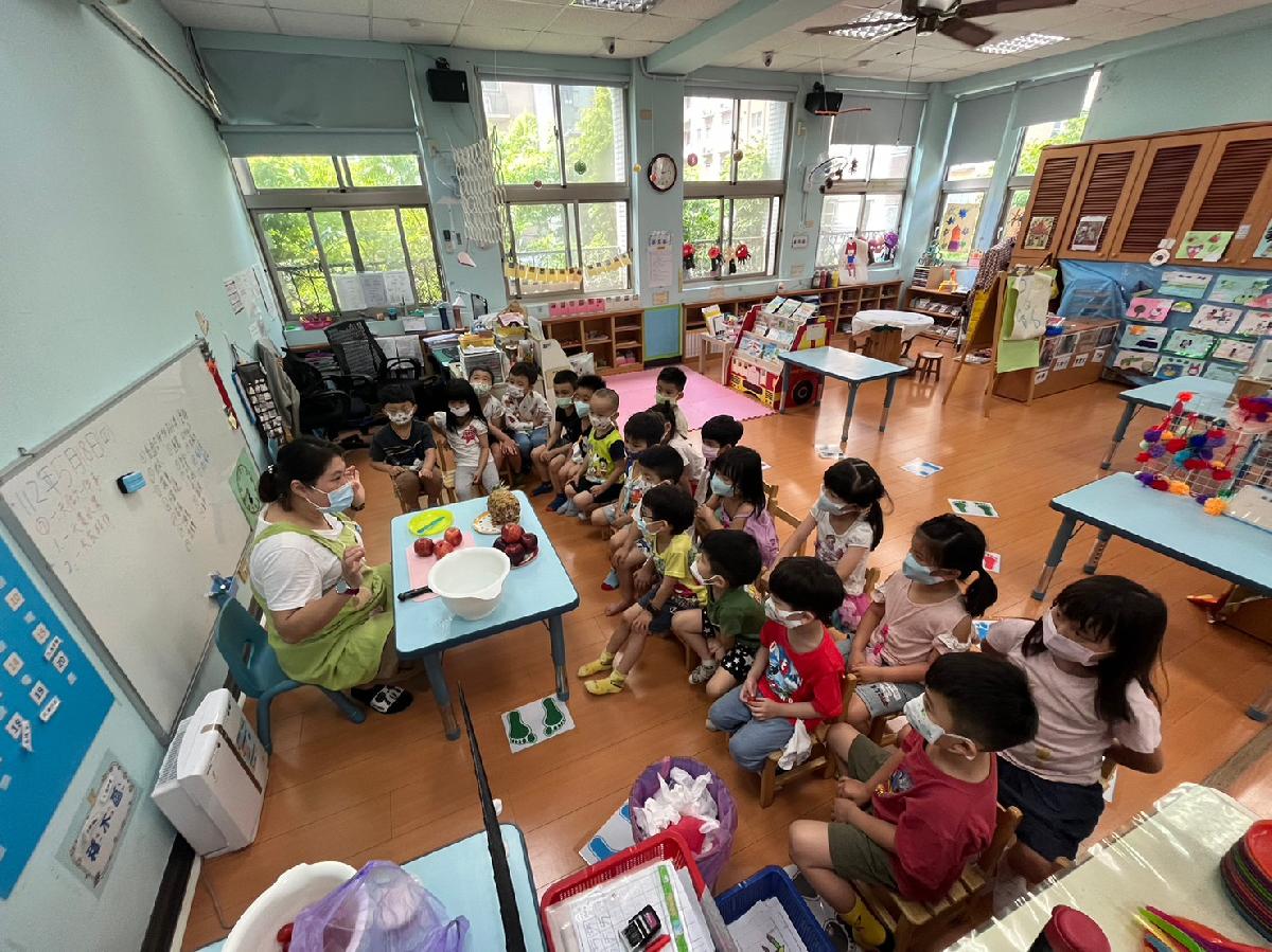 準備切切看買回來的水果