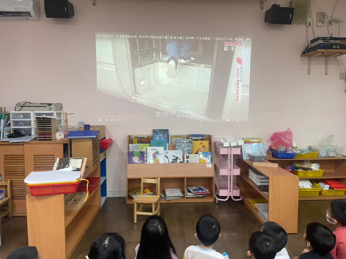 東勢分班戶外教學安全宣導及遊覽車安全宣導照片