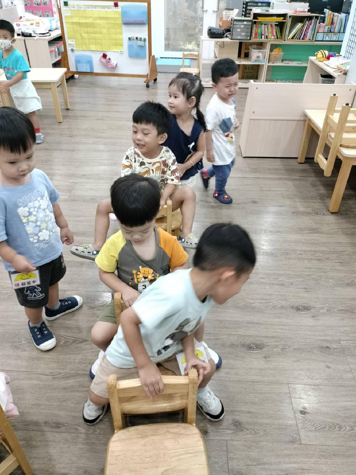 喜悅班-火車嘟嘟嘟，還沒上車的旅客請趕快上車