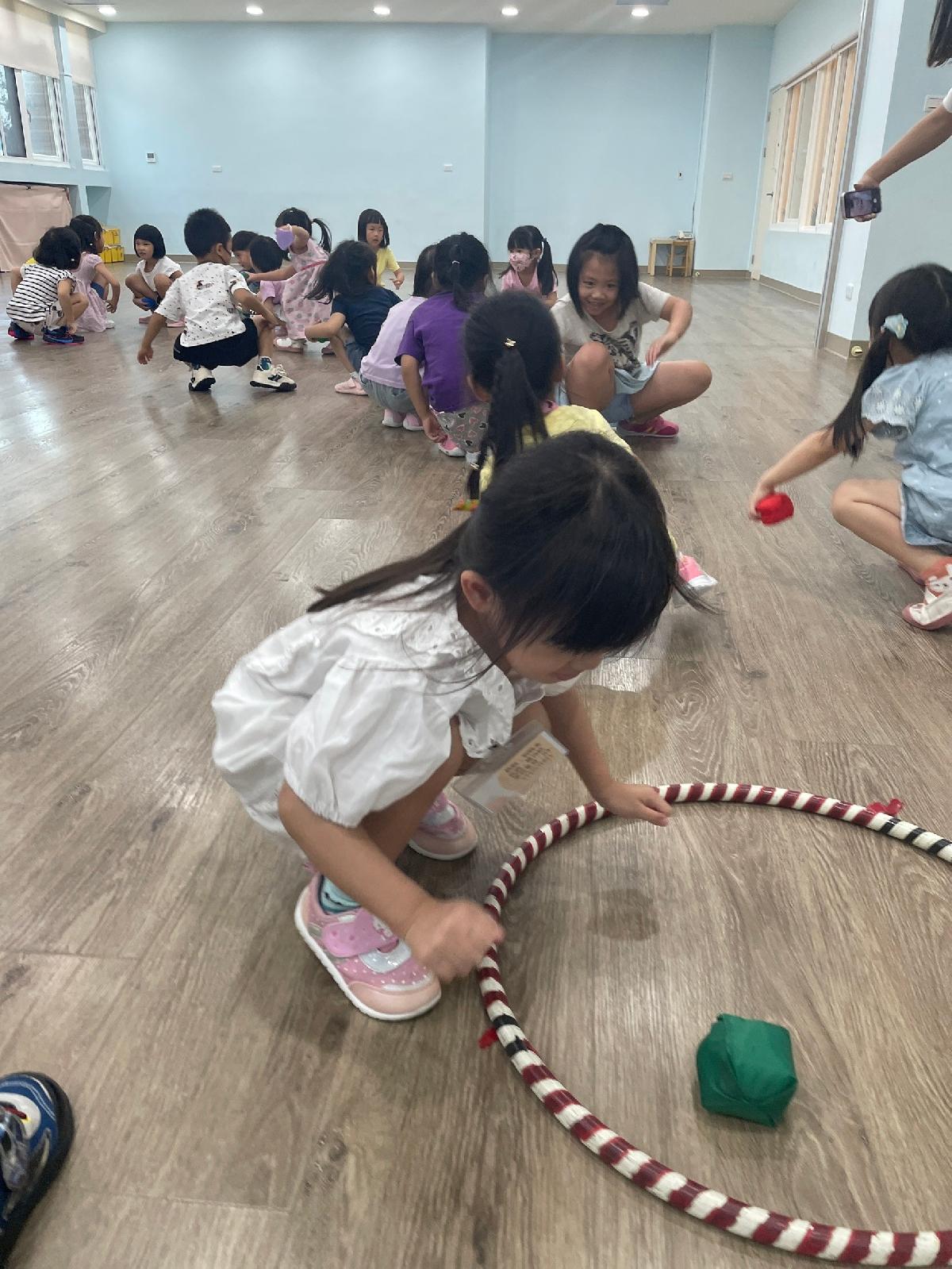 親愛班大肌肉活動好好玩，一起送小布球回家