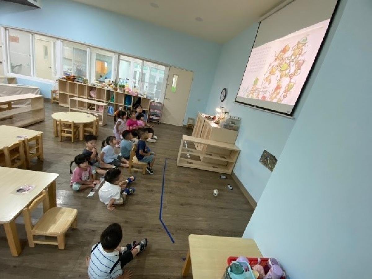 口腔保健宣導，分享蛀牙蟲的故事，讓幼兒瞭解潔牙的重要性。