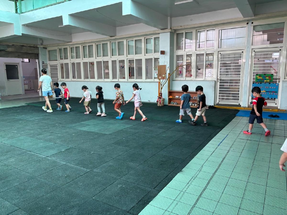 生活自理-排隊上廁所