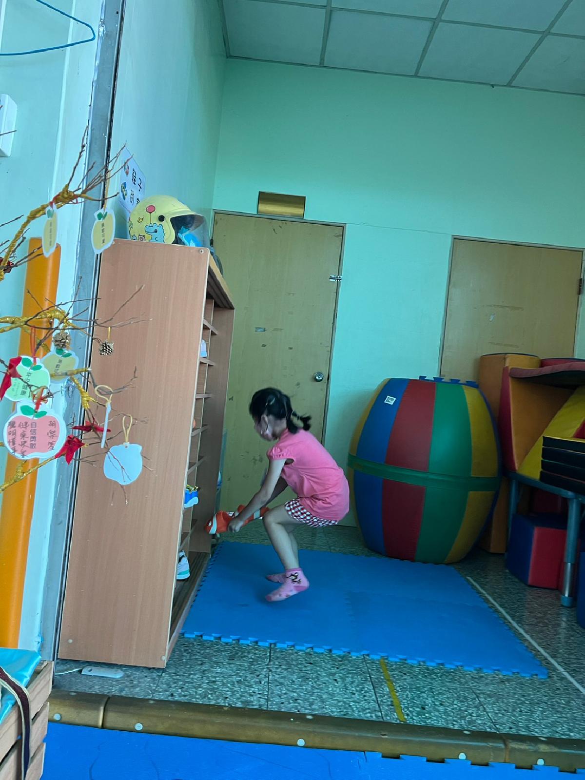 生活自理-擺放拖鞋