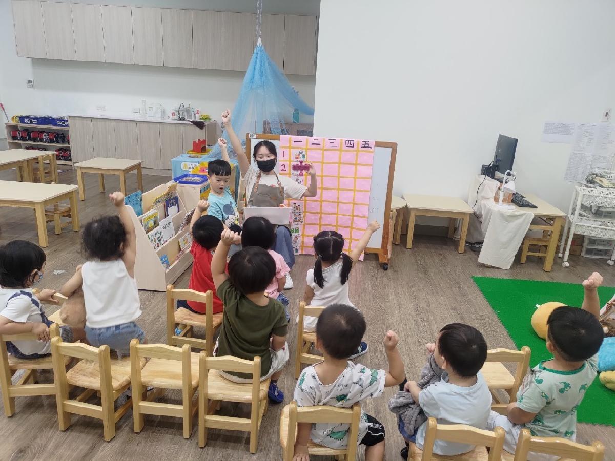 我知道教室中的用品及教具放在哪裡！我能幫忙將教室的寶物找家~！