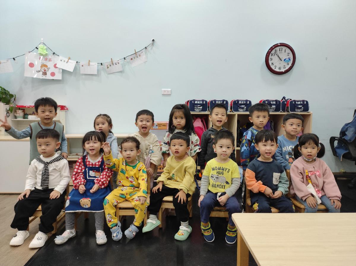 一二三，西瓜甜不甜~快門留下珍貴的回憶，鏡頭捕捉美好的童年~