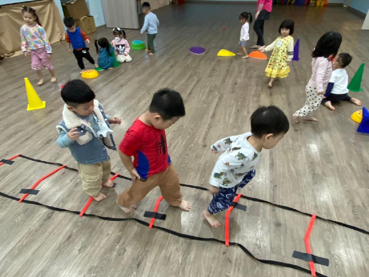 練習跳格子！會專注在運動的當下~！