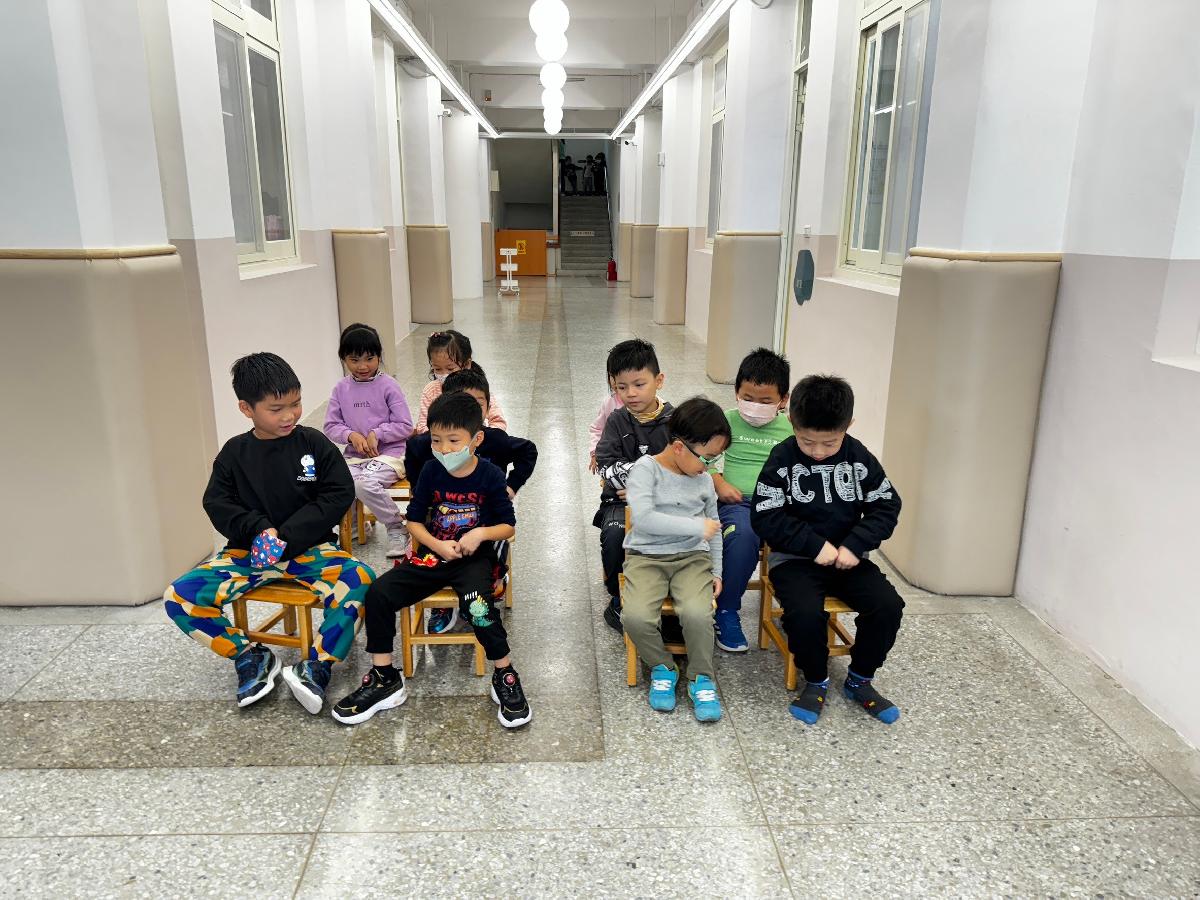 戶外教學行前安全教育宣導-模擬遊覽車逃生演練