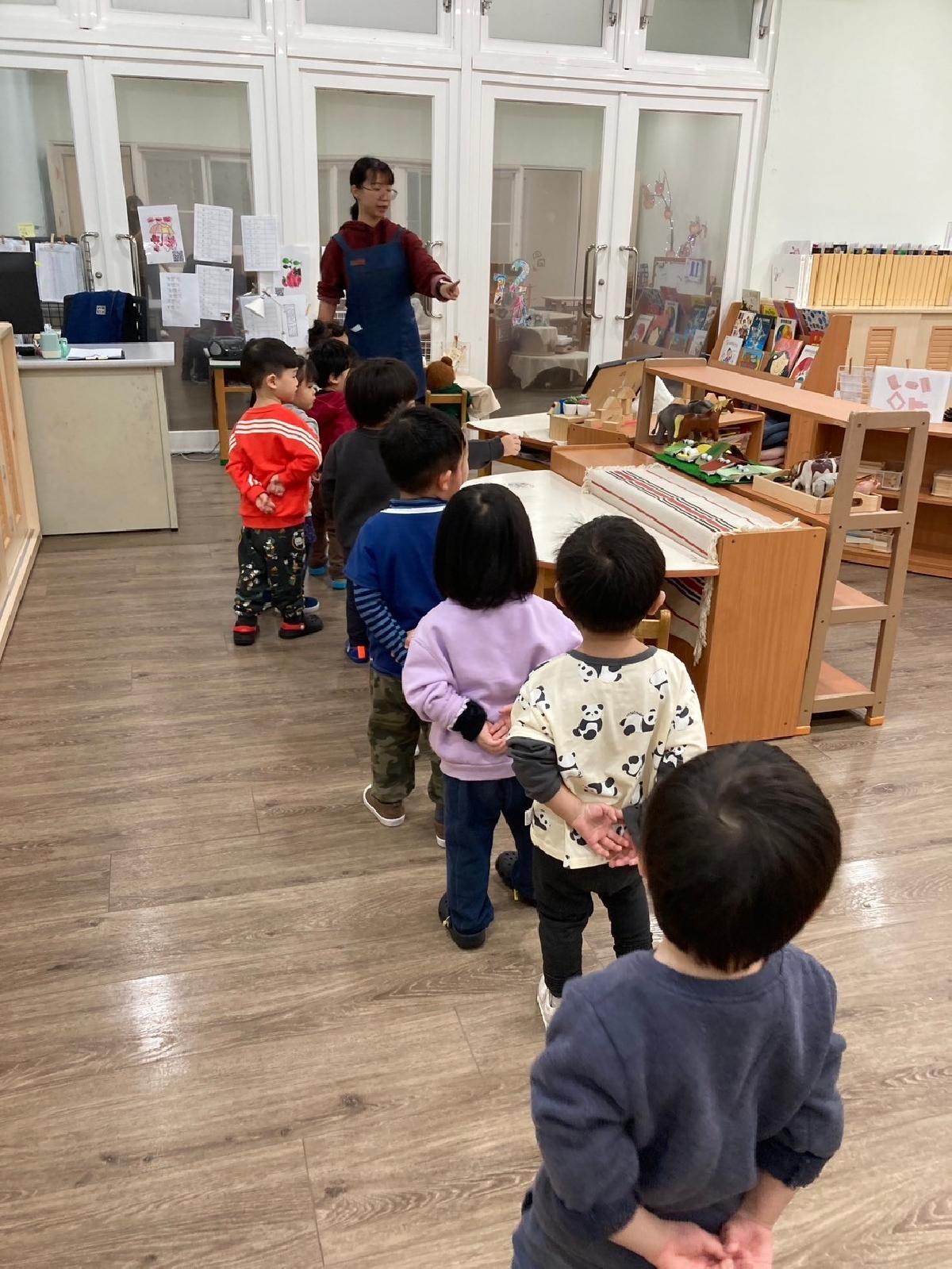 參觀學習區~哇！哥哥姊姊的作品好厲害哦！