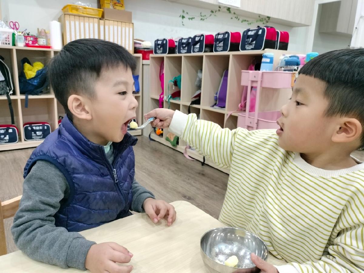 同學請吃~練習你一口、我一口關卡