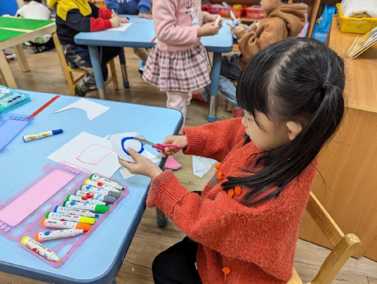 line_album_20241216運動.團討.學習區.剪刀_241216_2