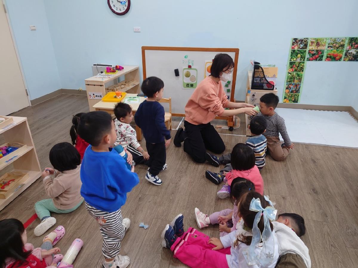 聞聞看這是什麼水果呢