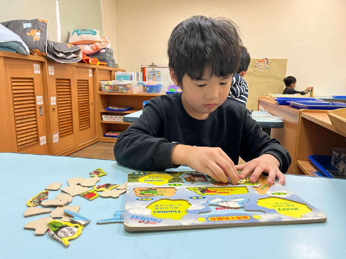 line_album_1140325學習區、主題牛奶從哪裡來？乳製品的產品、呼拉圈、跑步、獨木橋_250328_21