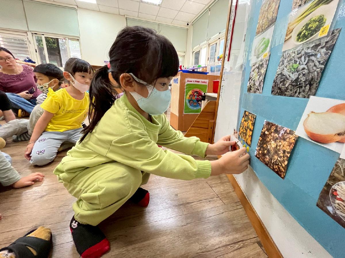 line_album_1140415 主題繪本-愛吃青菜的鱷魚、大肌肉-滾呼拉圈、套呼拉圈跳、學習區、客語_250415_120