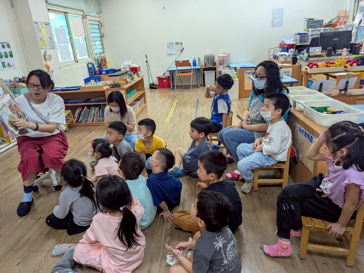 line_album_1140416主題繪本-大排長龍的巫婆湯店、認識蔬菜、客語律動、拍球_250416_35