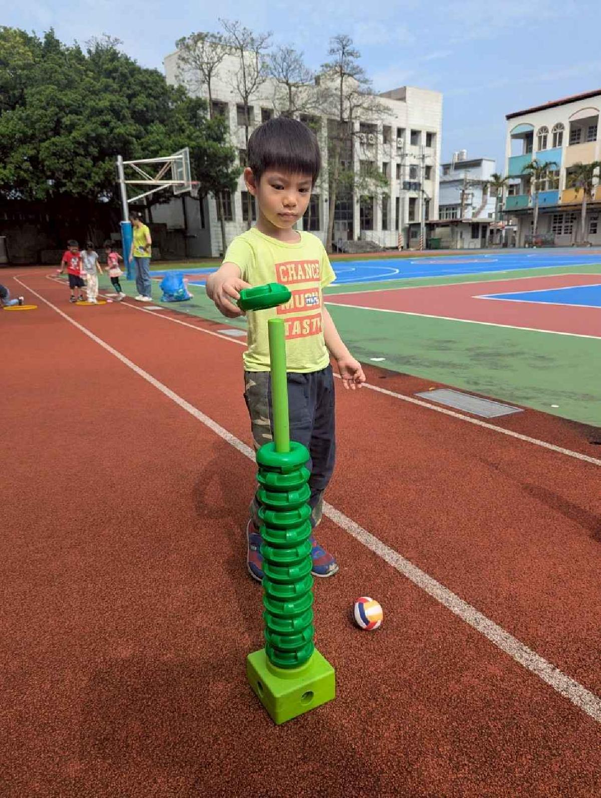 line_album_1140421東勢大肌肉-踢小布球套甜甜圈、推呼拉圈、主題-我的蔬菜湯蔬菜統計、摸神_250421_117