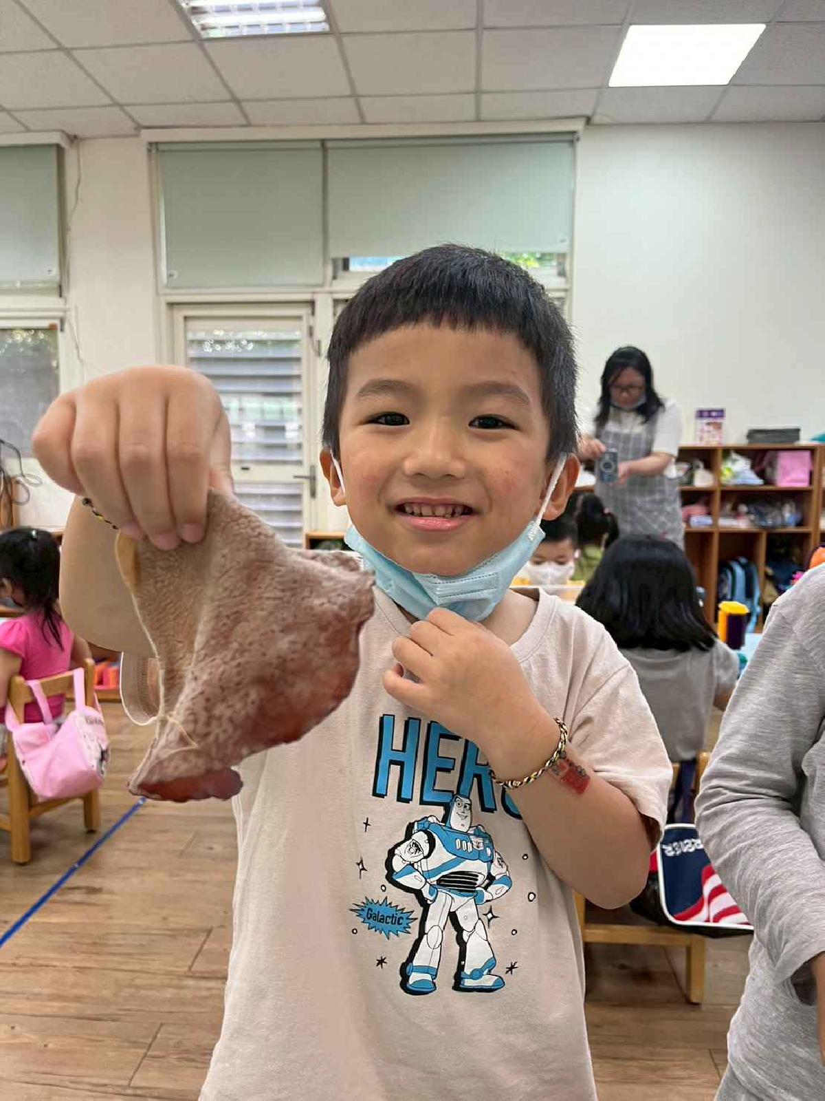 line_album_1140421東勢大肌肉-踢小布球套甜甜圈、推呼拉圈、主題-我的蔬菜湯蔬菜統計、摸神_250421_214