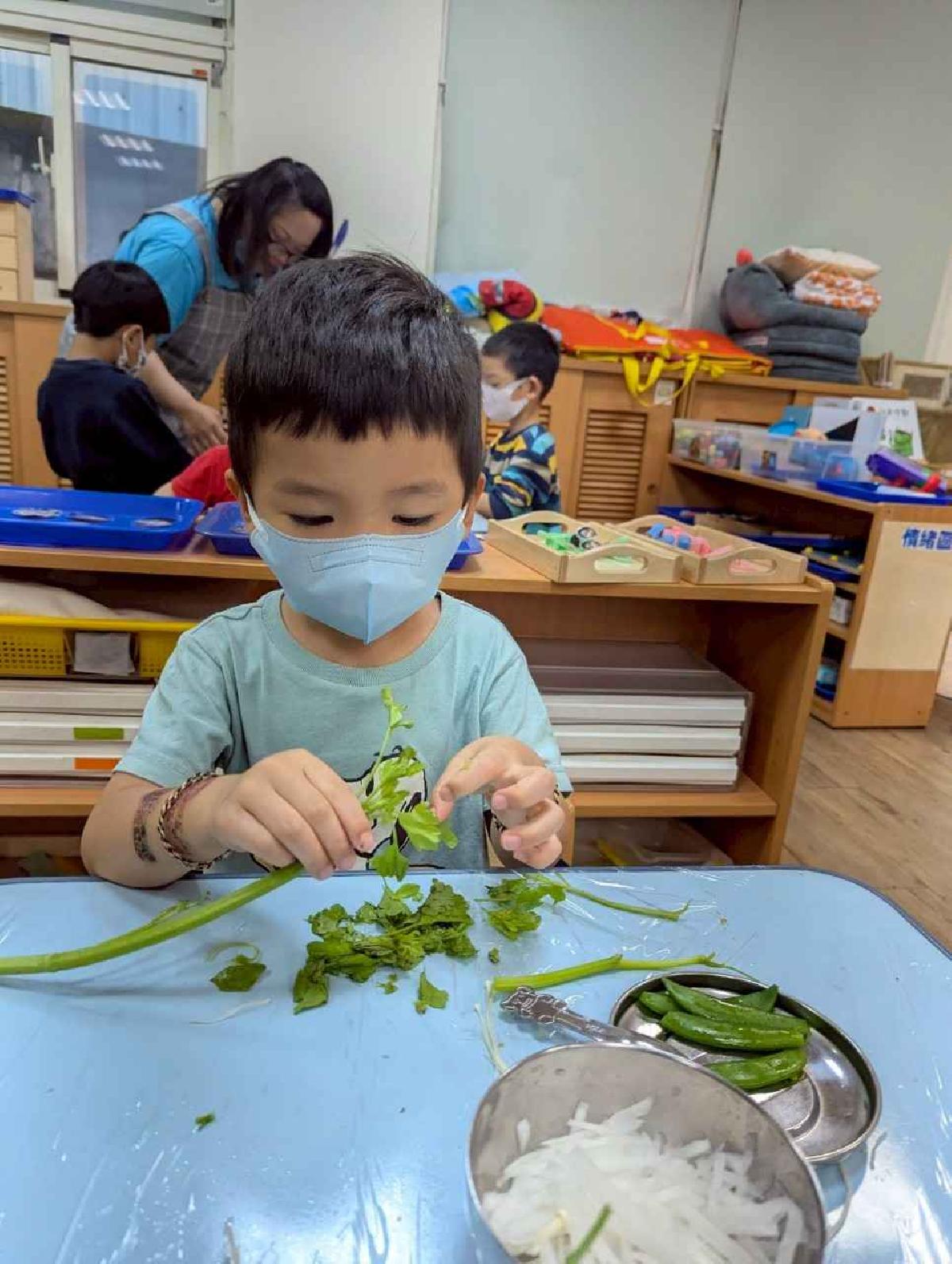 line_album_1140424創意蔬菜湯-撕碗豆、切木耳、削蘿蔔絲、剪金針菇、大肌肉-折返跑、自由拍_250424_70