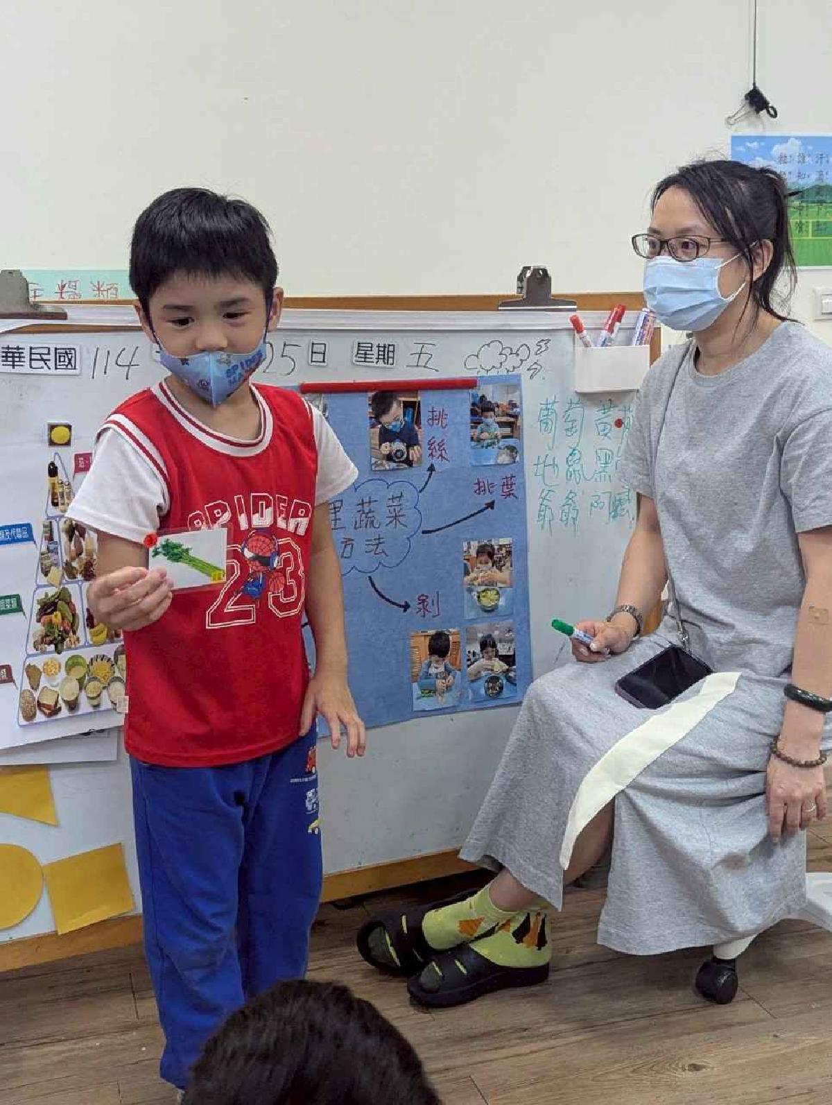 line_album_1140425 成長禮物品介紹、主題回顧、遊覽車宣導、大肌肉-飛盤、踢球_250425_2