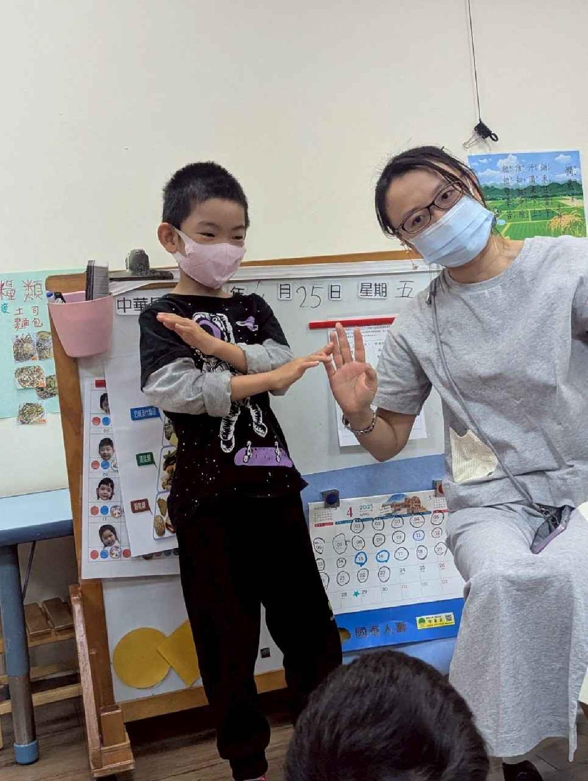 line_album_1140425 成長禮物品介紹、主題回顧、遊覽車宣導、大肌肉-飛盤、踢球_250425_4