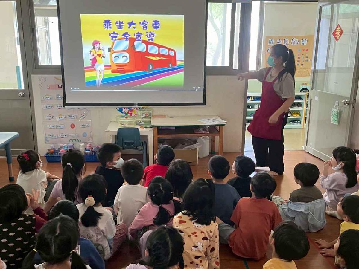 113-2平鎮分班 遊覽車安全逃生宣導
